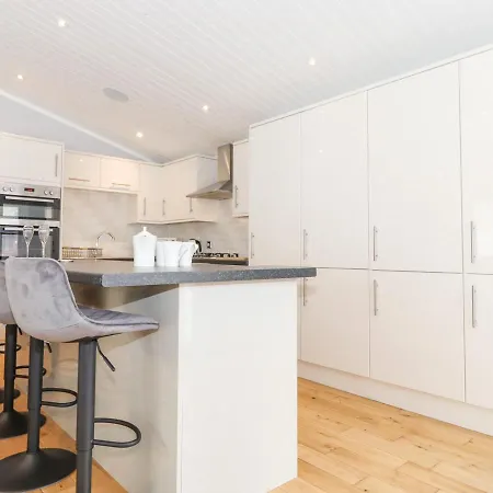 בית נופש Lakes *